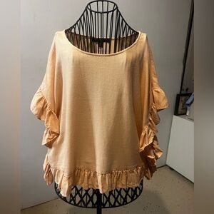 Ruffle trimmed top, size XL.